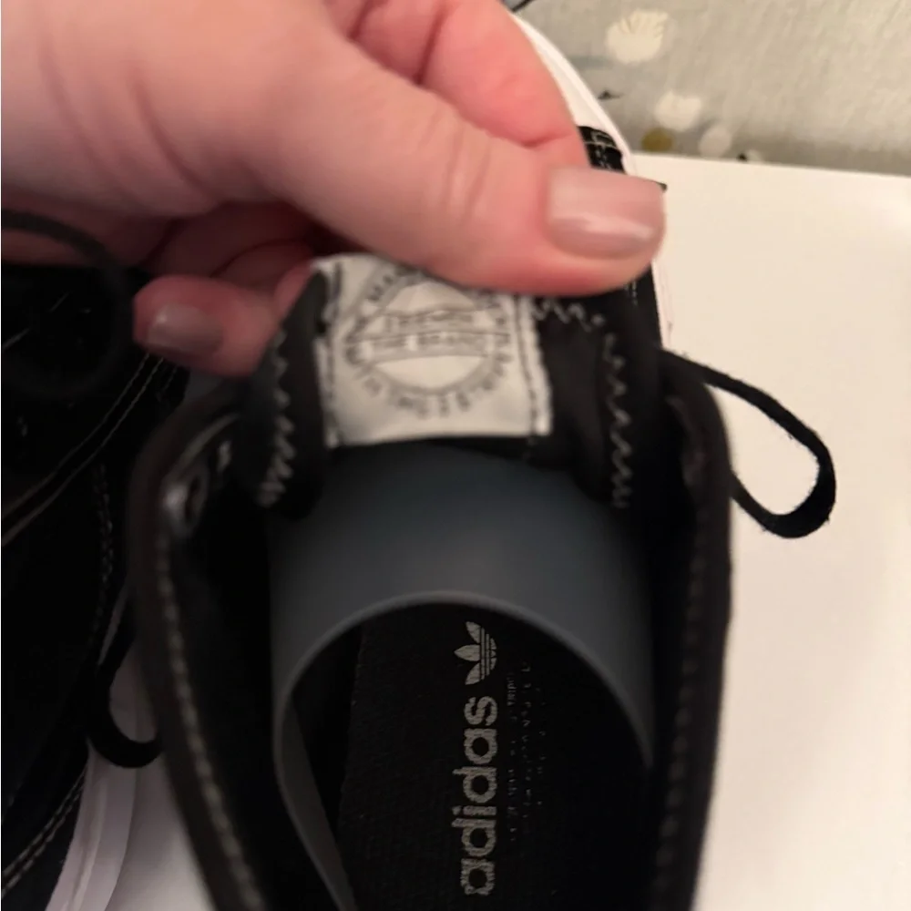 Adidas Classic Black and White Low-Tops - Picture 5 of 8